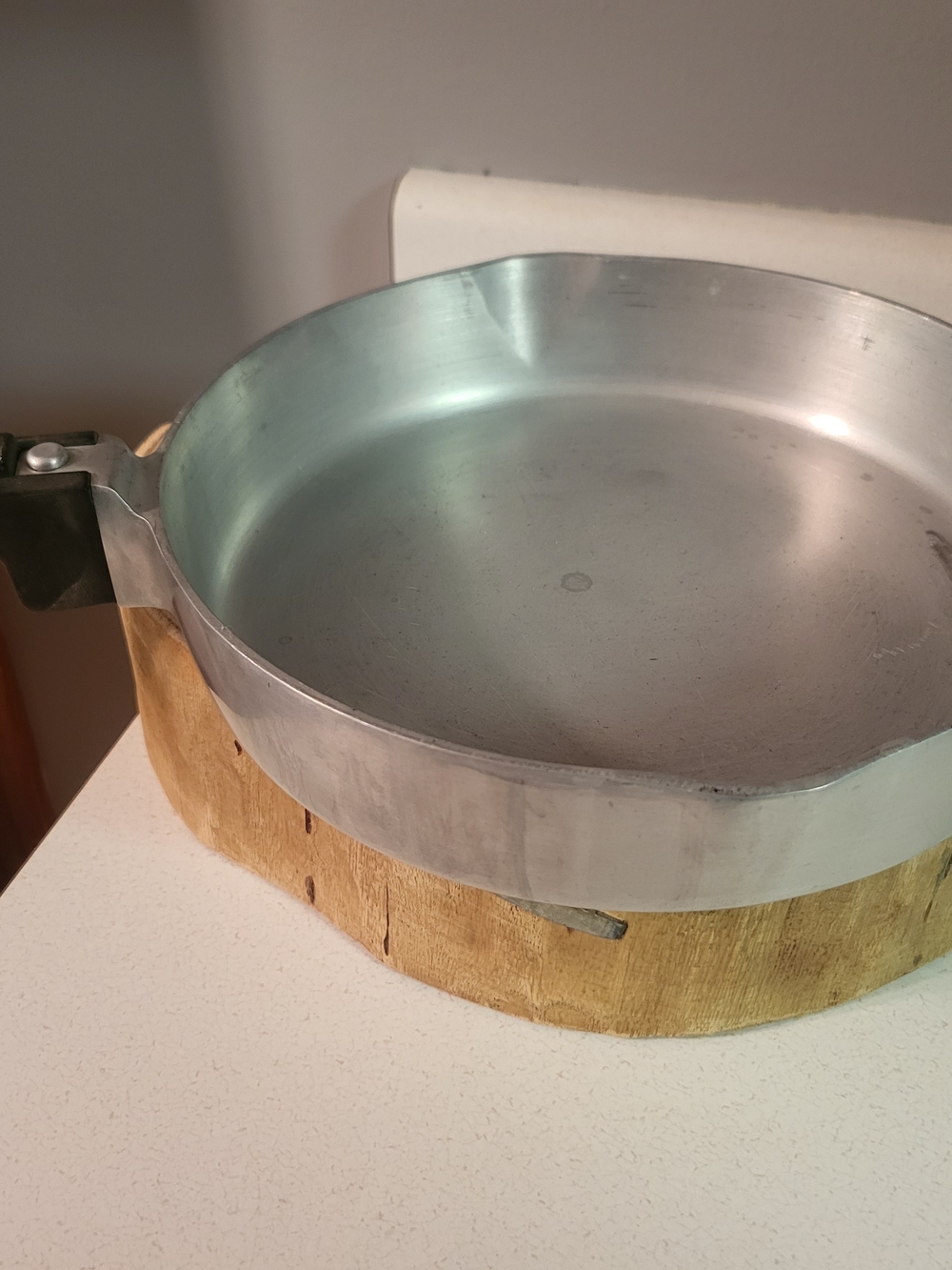 Magnalite GHC Skillet Frying Pan Double Spout Sides 9-3/4” 25cm GHC 10” No Lid